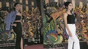 Daun teratai pada logo memiliki makna bunga tunjung simbol dari bunga yang suci (belajar di sma negeri 7 denpasar adalah belajar sesuatu yang positif) warna dasar biru pada logo memiliki makna berwawasan meta kecerdasan. Tag Sman 7 Denpasar Wiki Bali Daftar 29 Ekstrakurikuler Di Sman 7 Denpasar Tribun Bali