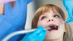 Wenn bei deinem kind ein erhöhtes kariesrisiko vorliegt, kann der zahnarzt auch kürze abstände für die kontrollen empfehlen. Wie Oft Muss Mein Kind Zum Zahnarzt Echte Mamas