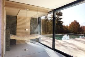 Zweiseitig Verglaste Designsauna Mit Blick Auf Terrasse Und Pool Erdmann Sauna Erdmannsaunabau Erdmannexklusivesaunen Glas Stein Kurmittelhaus Sauna Haus