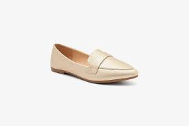 Pakistan is one country which is not short of amazing shoe brands for women and here we share the top pakistani shoe brands that are worth every shoe shopping is incomplete if you don't walk into metro shoes. Top Ladies Shoes Brands In Pakistan 2020 Daily Infotainment