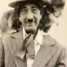 It was so sad to see such a great artist forced to entertain and preform  although his health is evidently suffering. I honestly hope he or who for  him, decide it's enough.