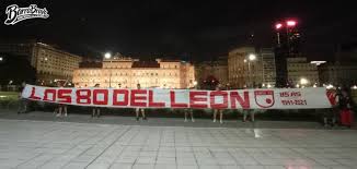 El club independiente santa fe mejor conocido como independiente santa fe o simplemente santa fe, es un club de fútbol fundado el 28 de febrero de 1941 en el centro histórico de la ciudad de bogotá, capital de colombia. Trapos Recientes La Guardia Albi Roja Sur Independiente Santa Fe