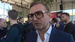 Vandaag ziet hij abraham maar zijn beste jaren lijken nog te komen want 1 ding is zeker; Het Vermogen Van Prins Bernhard Van Oranje Man Man