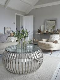 33 Couchtische Und Beistelltische In Silber Beistelltische Couchtische Wohnzimmerbeleuchtung