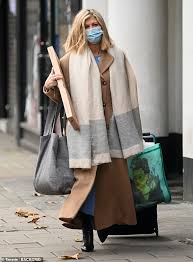 Funky dapper is something fashionable frank specialises in! Kate Garraway Looks Winter Chic In A Camel Coat And Statement Scarf Aktuelle Boulevard Nachrichten Und Fotogalerien Zu Stars Sternchen