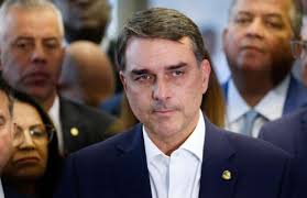 Revista revela novos pagamentos de Vorcaro a filme sobre Bolsonaro; 'Não é com a gente', rebate Flávio