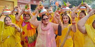 कार्तिक मास के शुभ अवसर पर मंगल कलश यात्रा के साथ प्रारम्भ हुई श्रीमद भागवत  कथा - Times of Taj