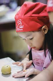 Lớp học làm bánh Trung Thu truyền thống của các đầu bếp nhí