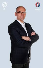 Íme egy topic,ahol lehet dícsérni,szidni kibeszélni kedvenc sporttelevíziónk műsorvezetőit,kommentátorait,szakkommentátorait. Pin By Eva Bene On Musorvezetok Riporterek Tv Bemondok Tv
