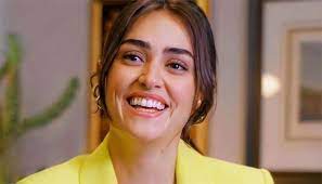 Aynı zamanda halime hatun olarak da tanınmaktadır. Ertugrul Esra Bilgic Look Radiant In Latest Dazzling Picture