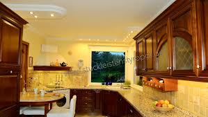 Der goldfarbene led einbaurahmen hat einen durchmesser von 82 mm. Stuckleisten Fur Led Einbauleuchten Und Spots Vom Hersteller