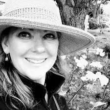 Krista Flood's Instagram, Twitter & Facebook