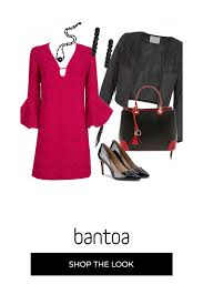 Vestiti natalizi, maglioni con alci e babbo natale. Per Uscire Il Sabato Un Look Audace E Trendy Un Vestito Rosso Con Scollo Profondo E Maniche A Tre Quarti Giacca Nera Con Le Fran Vestiti Attrezzatura Abiti