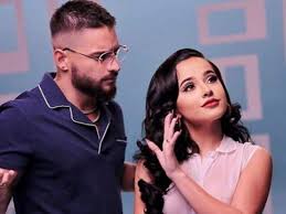 ¡el cantante colombiano aseguró que casarse en secreto sería imposible! Novia De Maluma Reacciona Tras Fotografia Con Becky G Diario El Heraldo