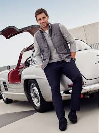 H Capsule Syllogh Tommyxmercedes Brisketai Twra Sta Katasthmata Tommy Hilfiger Einai Kompsh Kai Ekleptysmenh Kai Apey8ynetai Mercedes Benz Tommy Hilfiger Benz
