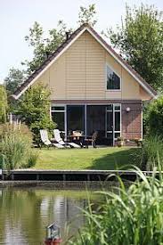 Komfortables Ferienhaus Am Ijsselmeer 3 Schlafzimmer Fur Bis Zu 5 Personen Komfortables Ferienhaus Mit Bootsanleger 10 Ermass Ferienhaus Ferien Haus