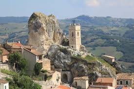 Nata nel 1963 per distaccamento della provincia di campobasso dalla regione abruzzi e molise, istituita nel 1948, confina con l'abruzzo e il mare adriatico a nord, con il lazio a ovest, la campania a sud e la puglia a est; La Molisana Regala Il Pranzo Ai Dipendenti Nei Ristoranti Del Molise Gambero Rosso