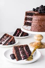 I always think that when deciding on cake filling recipes, you have to make sure that the filling, frosting and the cake flavor complement each other. Blackberry Chocolate Cake Blackberry Mascarpone Filling Flour Covered Apron