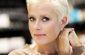 Tytär Elsa Forsberg taas ei kaipaa