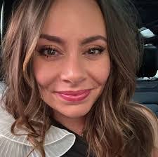 Naomi Swenson's Instagram, Twitter & Facebook