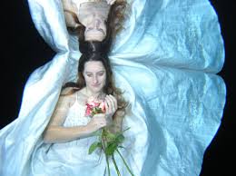 Jetzt hat eliza dushku still und leise ihren 17 jahre älteren partner geheiratet. Fashion Shooting Unterwasserbild Ch