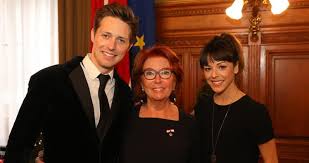 Vessel ingrid knutsen is a shuttle tanker, registered in united kingdom. Goldenes Verdienstzeichen Fur Ingrid Klingohr Leadersnet