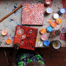 Art Life Of Remote Australia On Instagram Here S A Studio Shot From Nyirripi Of Mary Napangardi Brown Working On Two S Aboriginal Art Small Canvas Life Art