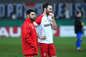 Damit war der verein der erste deutsche verein (neben dem 1. Aufstiegsfluch Rot Weiss Essen Droht Die Nachste Ehrenrunde Liga3 Online De