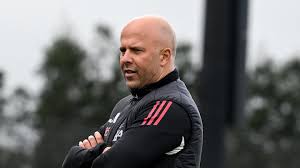 Conferência de imprensa de Arne Slot: condicionamento físico da equipe, objetivos da FA Cup, Barnsley e planos de seleção