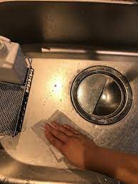 汚れを溜め込むその前に キッチンシンク 排水口の毎日掃除をルーティーン化 １００均アイテムも使って気持ちも楽に お掃除の裏技 水口 掃除