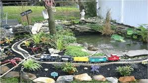 Desain kolam ikan minimalis diluar rumah sebuah rumah dengan taman di halamannya akan terasa sangat menyenangkan apalagi jika rumah tersebut berada di pusat kota yang sibuk dan berisik. 16 Desain Kolam Ikan Minimalis Dan Modern Di Lahan Terbatas Rumah Com