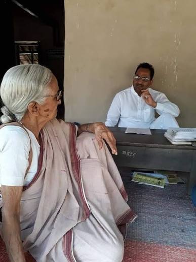 WATCH || Maharashtra: President #DroupadiMurmu visits Sevagram Ashram in Wardha, where Mahatma Gandhi stayed from 1936 to 1948. She visits Bapukuti, Adi Niwas, Ba Kuti, and Bapu's office, and partic