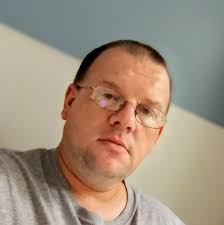 is there anyone i can pay a couple bucks to shovel out my elderly fathers  car and sidewalk/steps