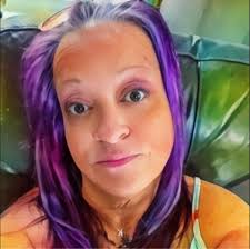 Who is the artist of the Klozeline sign?