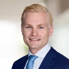 Past monday I started a new challenge as Private Equity Intern at Smile  Invest. I'm excited to dive into the world of Private Equity and eager to  learn as much as possible