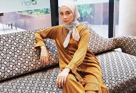 Check spelling or type a new query. 9 Hijab Yang Cocok Untuk Baju Warna Orange Paling Matching