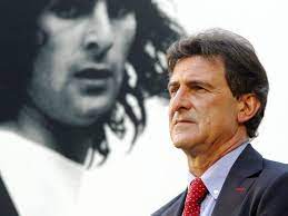 It seems to me, by the videos, that he could claim one or two extra. Fussball News Mario Kempes Am Herzen Erkrankt