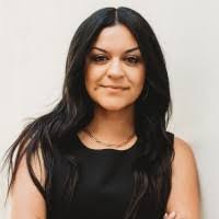 Sandi Wallace's Instagram, Twitter & Facebook