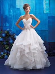 This Is How To Save On Your Designer Wedding Gown Bridal Dresses Spring 2017 Wedding Dresses Dream Wedding Dresses