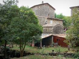 Le Mas Soubeyran Hameau Cevenol Du Mas Soubeyran Sur La Commune De Mialet Dans Les Cevennes Maison En Pierre Entouree D Arb Maison En Pierre Cevennes Et Tourisme