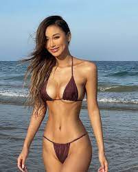 Joanna Li - Free pics, galleries & more at Babepedia