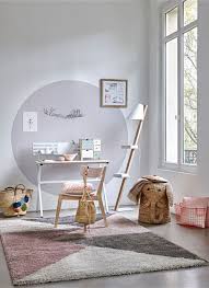 Il crée une ambiance feutrée et douillette et il délimite. Des Tapis Deco A Moins De 150 Euros Tapis Chambre Enfant Tapis Deco Deco Chambre Bebe
