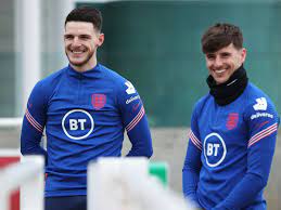 Mason mount is in trouble after being seen having a kickabout with declan rice on sunday. Mason Mount Makes Declan Rice Claim Amid West Ham Star S Transfer Links With Chelsea Football London