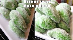 Kuih lompat tikam kelantan asli terdiri dari empat komponen utama pelbagai warna iaitu tepung hijau, kepala santan putih, pulut merah, dan air gula melaka perang. Resepi Biskut Ulat Bulu Kurma Rapuh Dan Sedap Sukatan Cawan Youtube