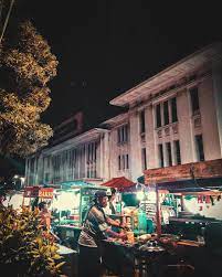 'kaki lima' literally translated from bahasa, means 'five feet', referring to the pedestrian sidewalks that the hawkers and food carts would gather at, creating impromptu eating destinations, which were always five feet wide. Pedagang Kaki Lima Skil Dewa Pedagang Kaki Lima Sumatera Utara Archives Titipku
