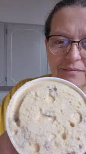 New Ice Cream Review, Classic Pecan Pie, 10/10 RECOMMEND 🔥🥧, Blue Bell  Ice Cream this one is AWESOME!!