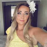 Lesley Montgomery's Instagram, Twitter & Facebook