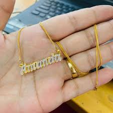 Meskipun terkadang sebuah kejutan kecil namun hal tersebut memiliki makna yang mendalam bagi pasangan anda. Rantai Leher Ukir Nama Emas 916 Shopee Malaysia