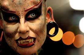 Mexican Vampire Woman visits Ripley's