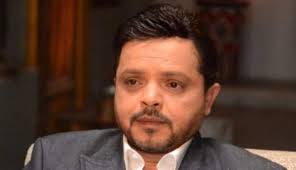 محمد هنيدي.هو ممثل مصري كوميدي ولد عام 1965، نال ‏بكالوريوس معهد السينما في عام 1991، بدأ عمله في أدوار صغيرة في السينما أولها في. Ù…Ø­Ù…Ø¯ Ù‡Ù†ÙŠØ¯ÙŠ Ø¥Ø­ØªÙ„ Ù…Ù„Ø¹Ø¨ Ø§Ù„ÙƒÙˆÙ…ÙŠØ¯ÙŠØ§ ÙˆÙ…Ø­Ù…Ø¯ ÙØ¤Ø§Ø¯ Ø±ÙØ¶ Ø§Ù„ØªÙ…Ø«ÙŠÙ„ Ù…Ø¹Ù‡